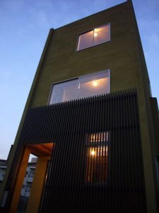 今風町屋・外観にアルミ飾り格子　敷地面積13坪　川口市